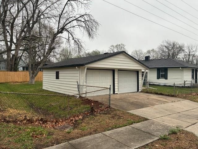 13628 Applewood Drive, Grandview, MO 64030