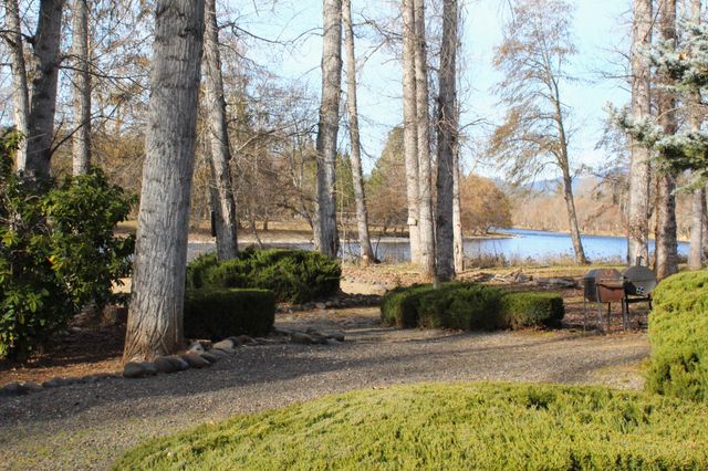 20055 Highway 62 UNIT 49, Shady Cove, OR 97539