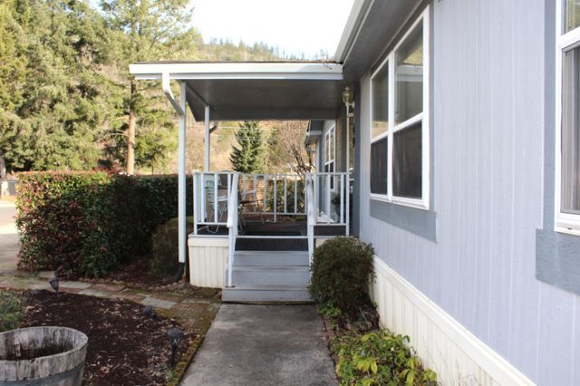 20055 Highway 62 UNIT 49, Shady Cove, OR 97539