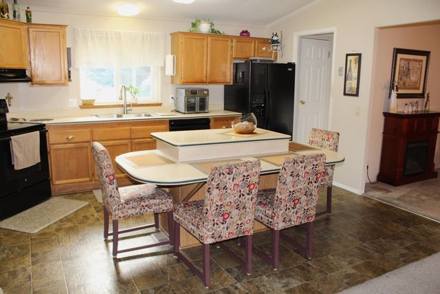 20055 Highway 62 UNIT 49, Shady Cove, OR 97539