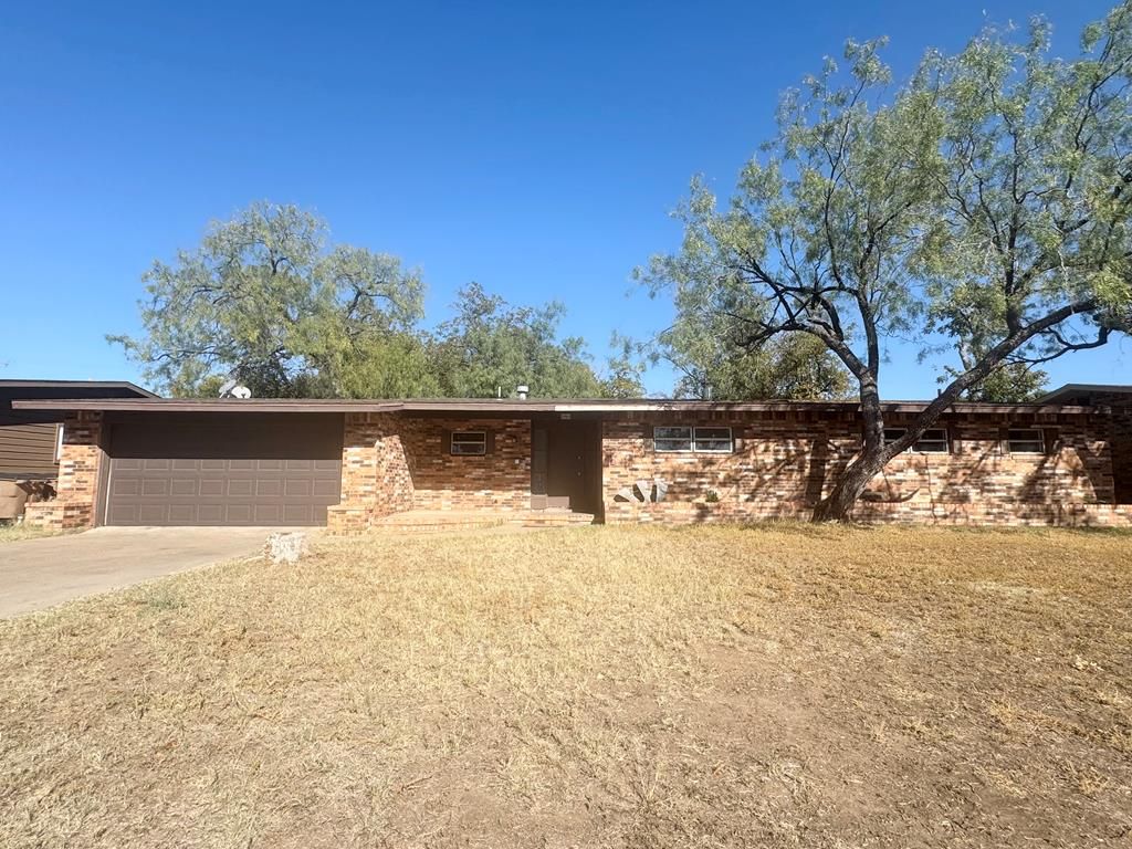 Image 1 of property listing at 2464 Oxford Ave, San Angelo, TX 76904