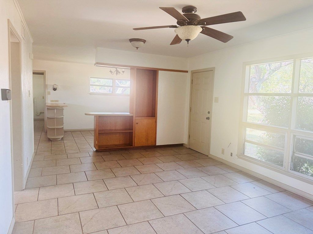 Image 2 of property listing at 2464 Oxford Ave, San Angelo, TX 76904