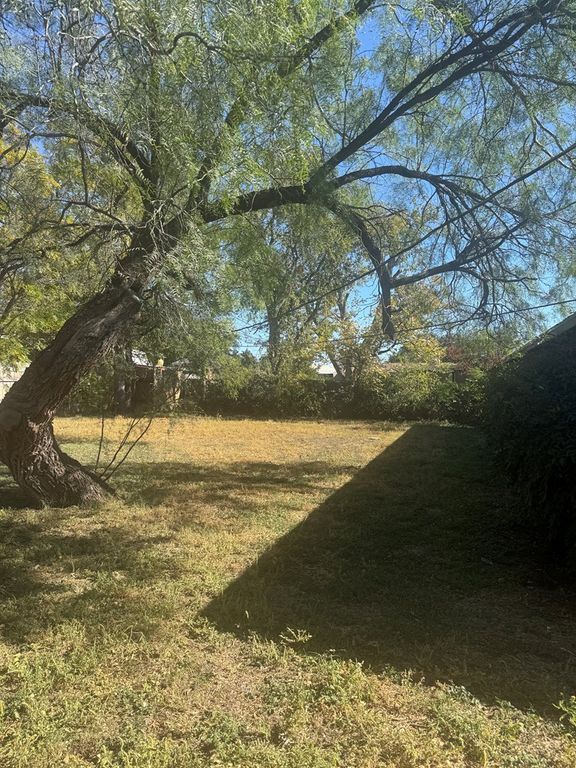 Image 5 of property listing at 2464 Oxford Ave, San Angelo, TX 76904