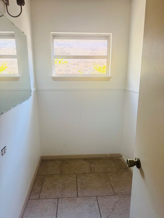 Image 7 of property listing at 2464 Oxford Ave, San Angelo, TX 76904