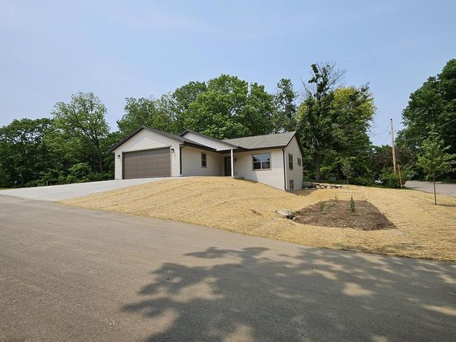 915 Sutherland Avenue, Janesville, WI 53545