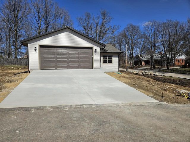 915 Sutherland Avenue, Janesville, WI 53545