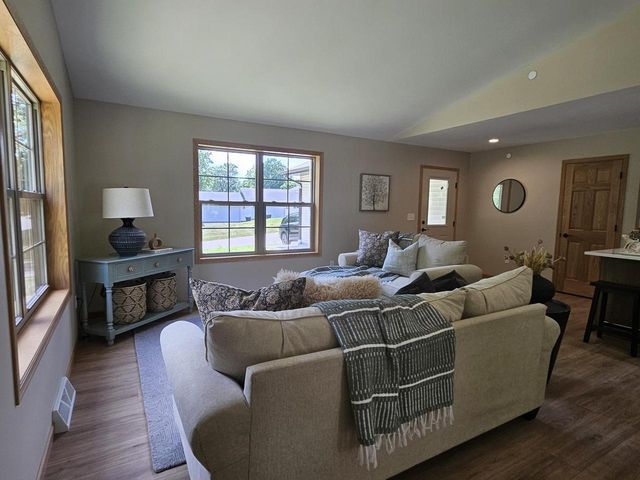 915 Sutherland Avenue, Janesville, WI 53545