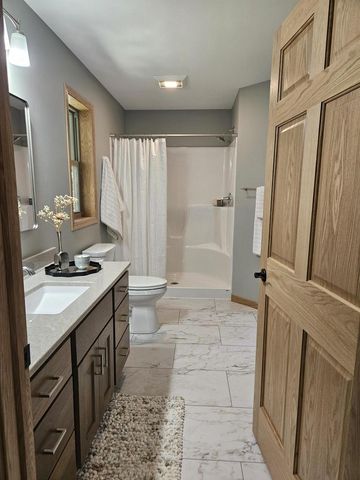 915 Sutherland Avenue, Janesville, WI 53545