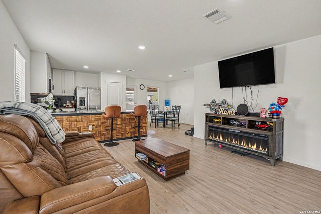 530 Primrose Ln, San Antonio, TX 78227