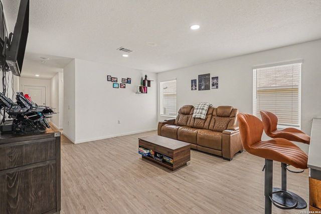 530 Primrose Ln, San Antonio, TX 78227