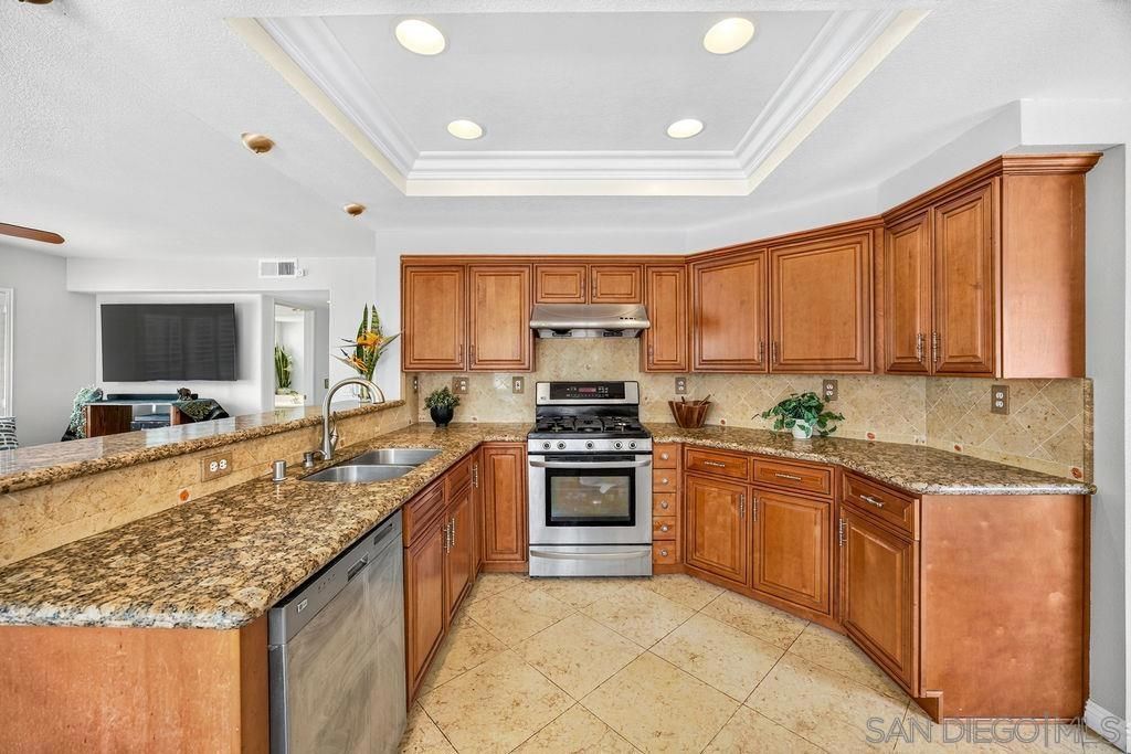 Image 13 of property listing at 1380 Plaza Vista, San Diego, CA 92114