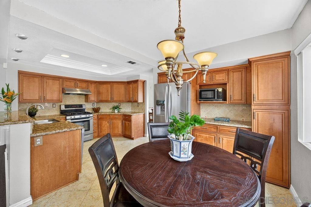 Image 3 of property listing at 1380 Plaza Vista, San Diego, CA 92114