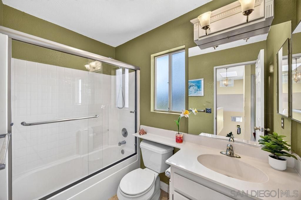Image 32 of property listing at 1380 Plaza Vista, San Diego, CA 92114