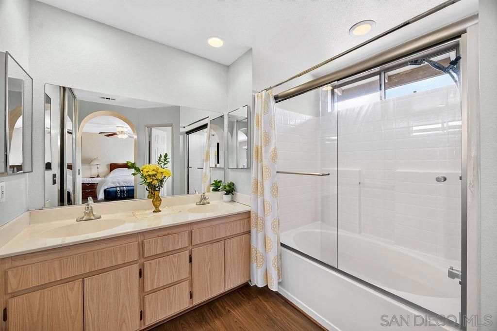 Image 6 of property listing at 1380 Plaza Vista, San Diego, CA 92114