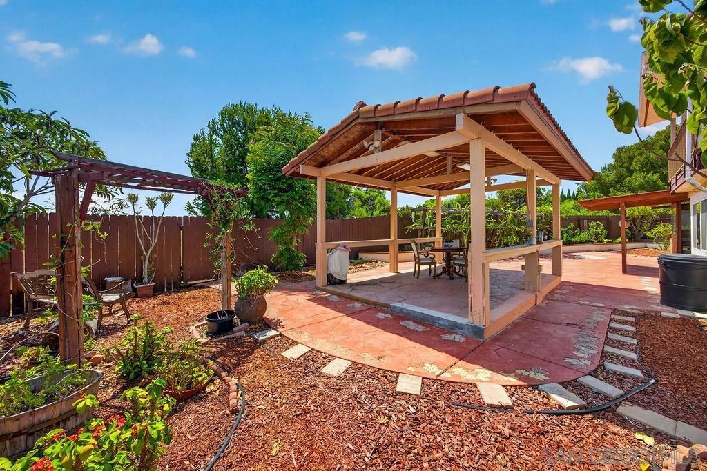 Image 8 of property listing at 1380 Plaza Vista, San Diego, CA 92114