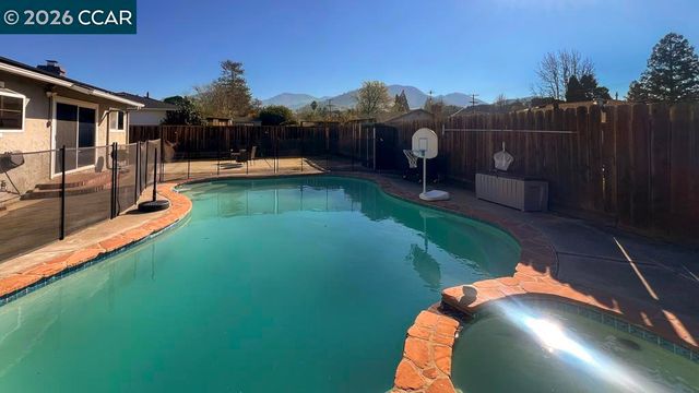 5510 Alaska Dr, Concord, CA 94521