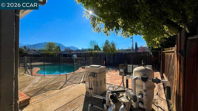 5510 Alaska Dr, Concord, CA 94521