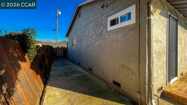 5510 Alaska Dr, Concord, CA 94521