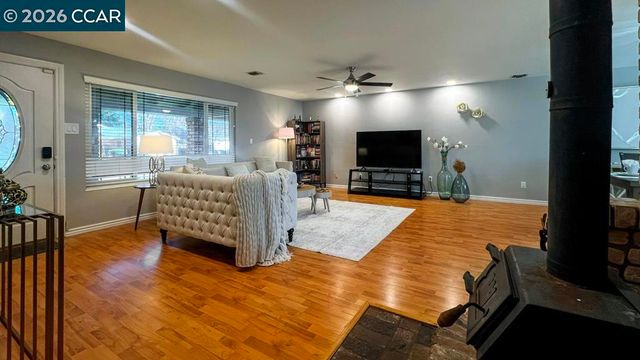 5510 Alaska Dr, Concord, CA 94521