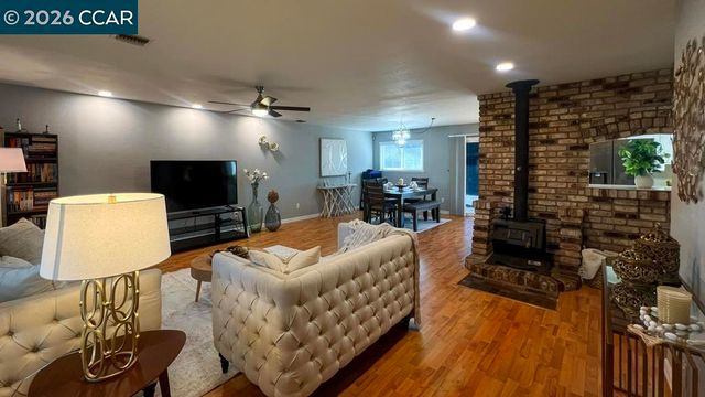 5510 Alaska Dr, Concord, CA 94521