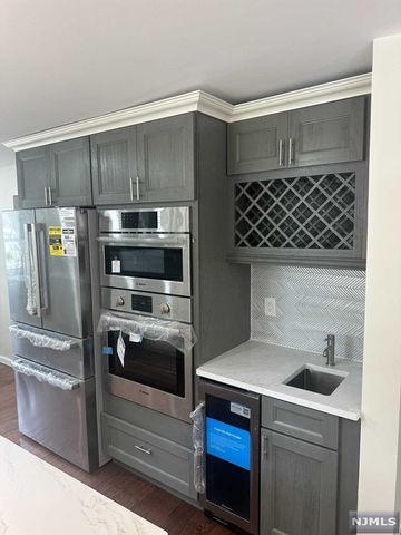 180 Kinderkamack Road, Hillsdale, NJ 07642