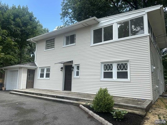 180 Kinderkamack Road, Hillsdale, NJ 07642