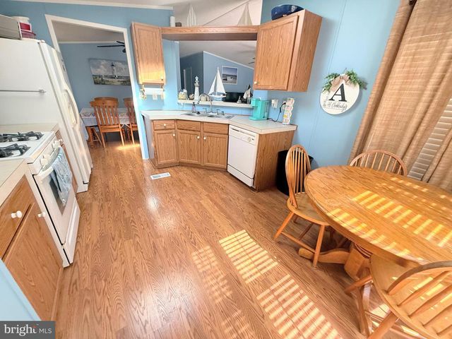35237 BREAKERS ST #E-711, Long Neck, DE 19966