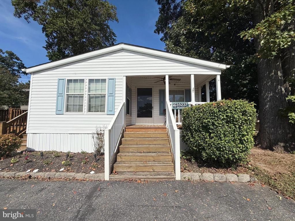 35237 BREAKERS ST #E-711, Long Neck, DE 19966