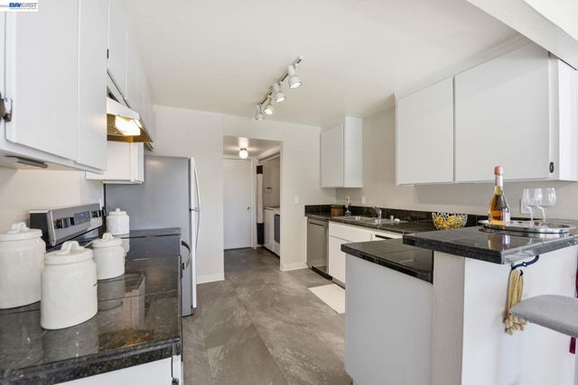 27773 Pistachio Ct, Hayward, CA 94544