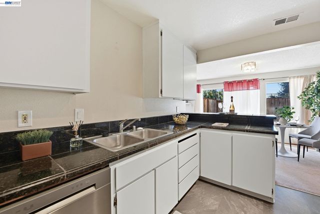 27773 Pistachio Ct, Hayward, CA 94544