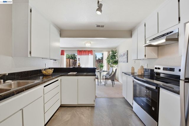 27773 Pistachio Ct, Hayward, CA 94544