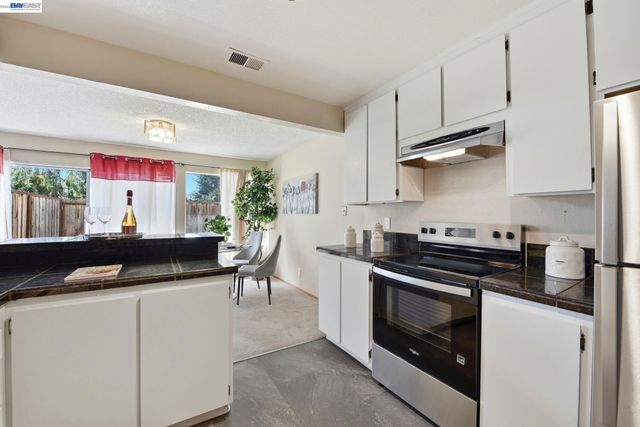 27773 Pistachio Ct, Hayward, CA 94544