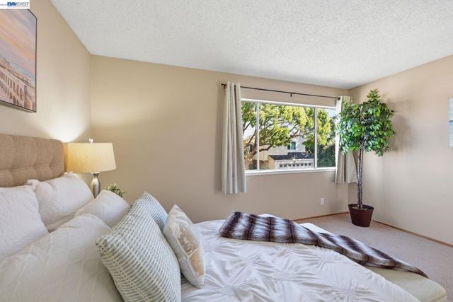 27773 Pistachio Ct, Hayward, CA 94544