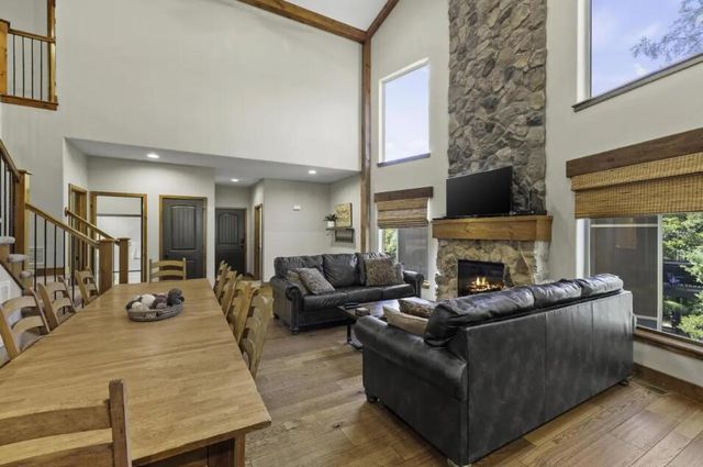 166 Streamside Drive, Hollister, MO 65672