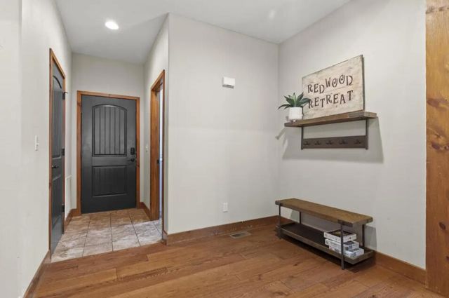 166 Streamside Drive, Hollister, MO 65672