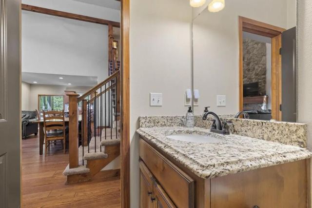 166 Streamside Drive, Hollister, MO 65672