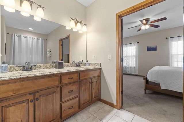 166 Streamside Drive, Hollister, MO 65672