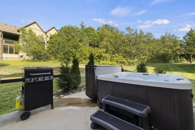 166 Streamside Drive, Hollister, MO 65672