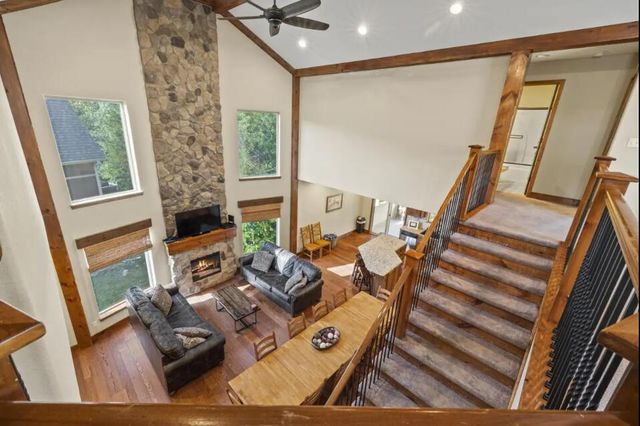 166 Streamside Drive, Hollister, MO 65672