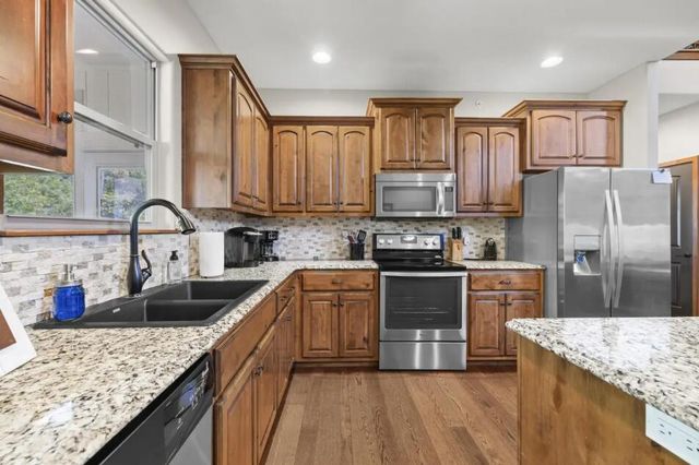 166 Streamside Drive, Hollister, MO 65672