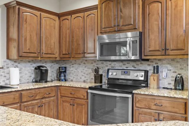 166 Streamside Drive, Hollister, MO 65672