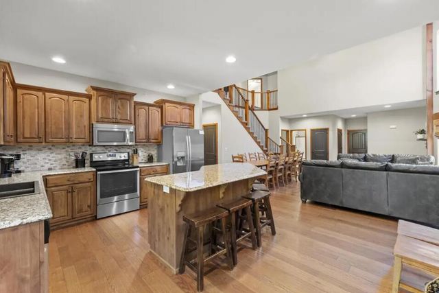 166 Streamside Drive, Hollister, MO 65672