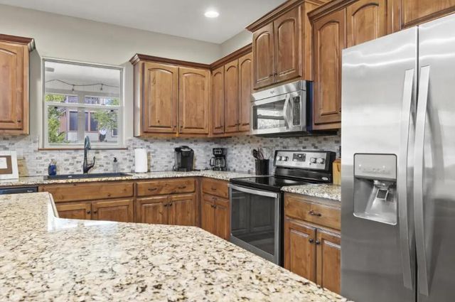 166 Streamside Drive, Hollister, MO 65672