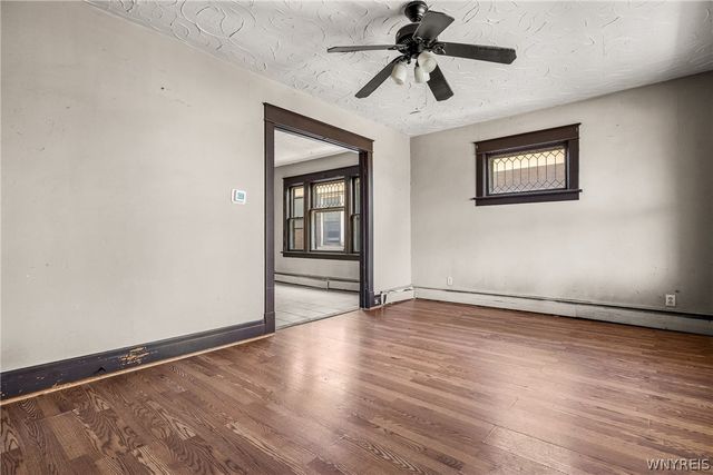 2240 La Salle Avenue, Niagara Falls, NY 14301