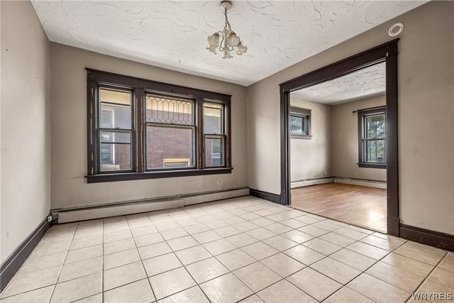 2240 La Salle Avenue, Niagara Falls, NY 14301