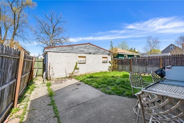 2240 La Salle Avenue, Niagara Falls, NY 14301
