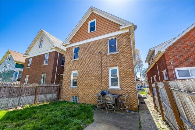 2240 La Salle Avenue, Niagara Falls, NY 14301