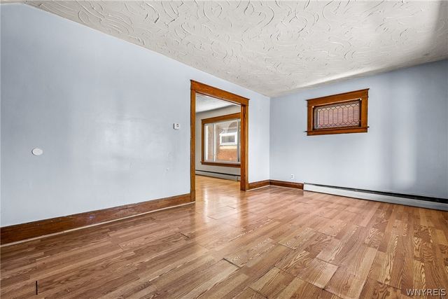 2240 La Salle Avenue, Niagara Falls, NY 14301