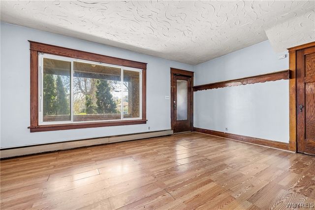 2240 La Salle Avenue, Niagara Falls, NY 14301