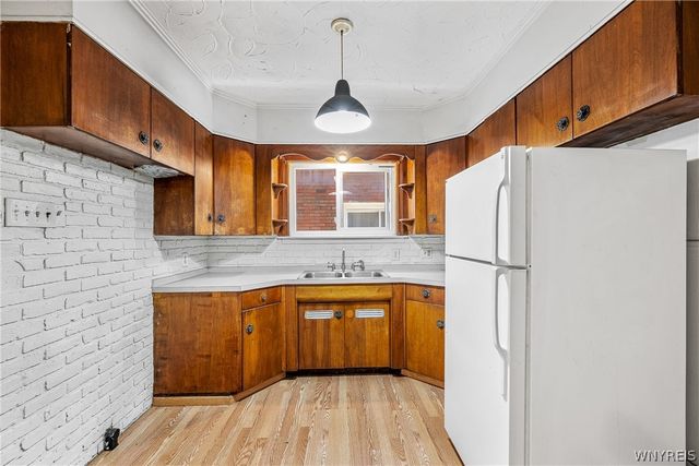 2240 La Salle Avenue, Niagara Falls, NY 14301